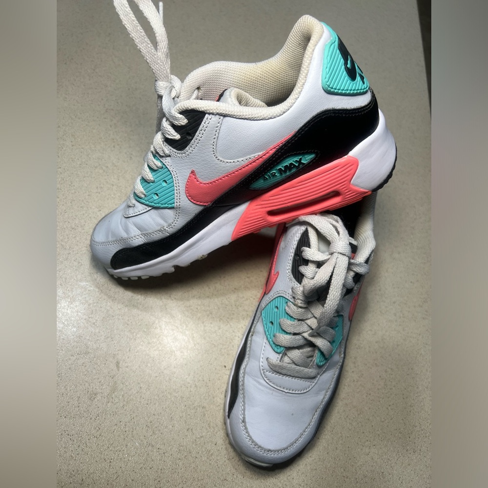 Nike Air Max Women’s/ Youth